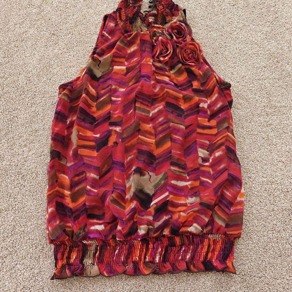 Sleeveless Floral-Embellished Chevron Print Top in Red and Orange
